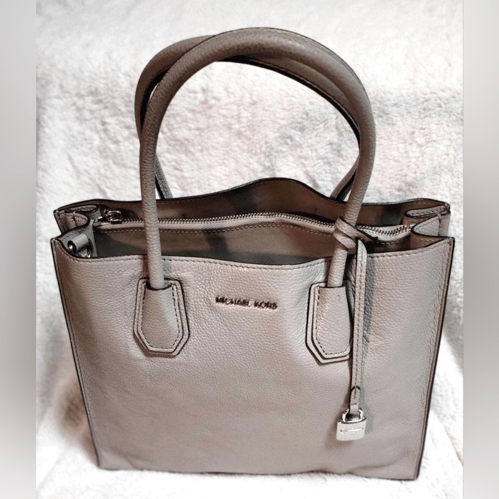 Michael Kors
Mercer leather tote